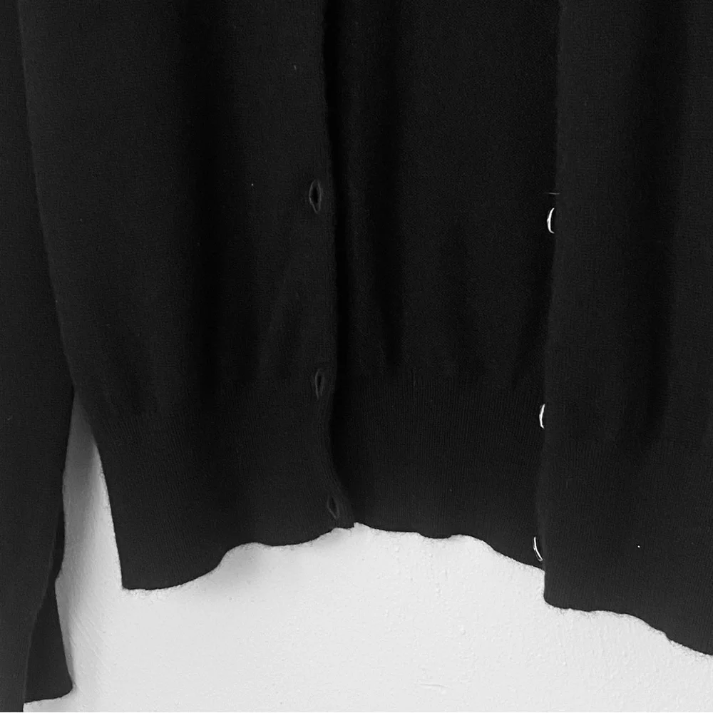Neiman Marcus Black 100% Cashmere Cardigan Sz M - Picture 5 of 8
